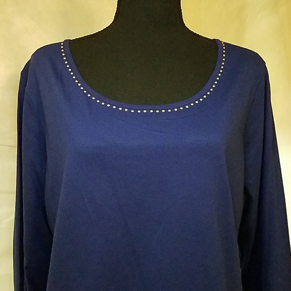 Blue top with gold trim - Picture 2 of 5